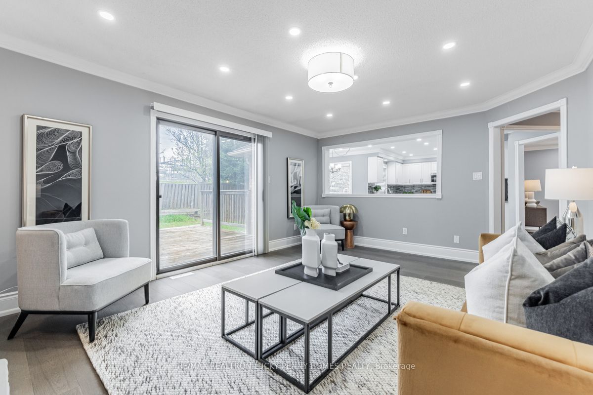 30 Holbrook Crt