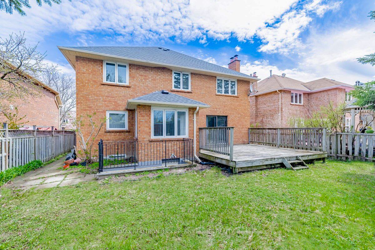 30 Holbrook Crt