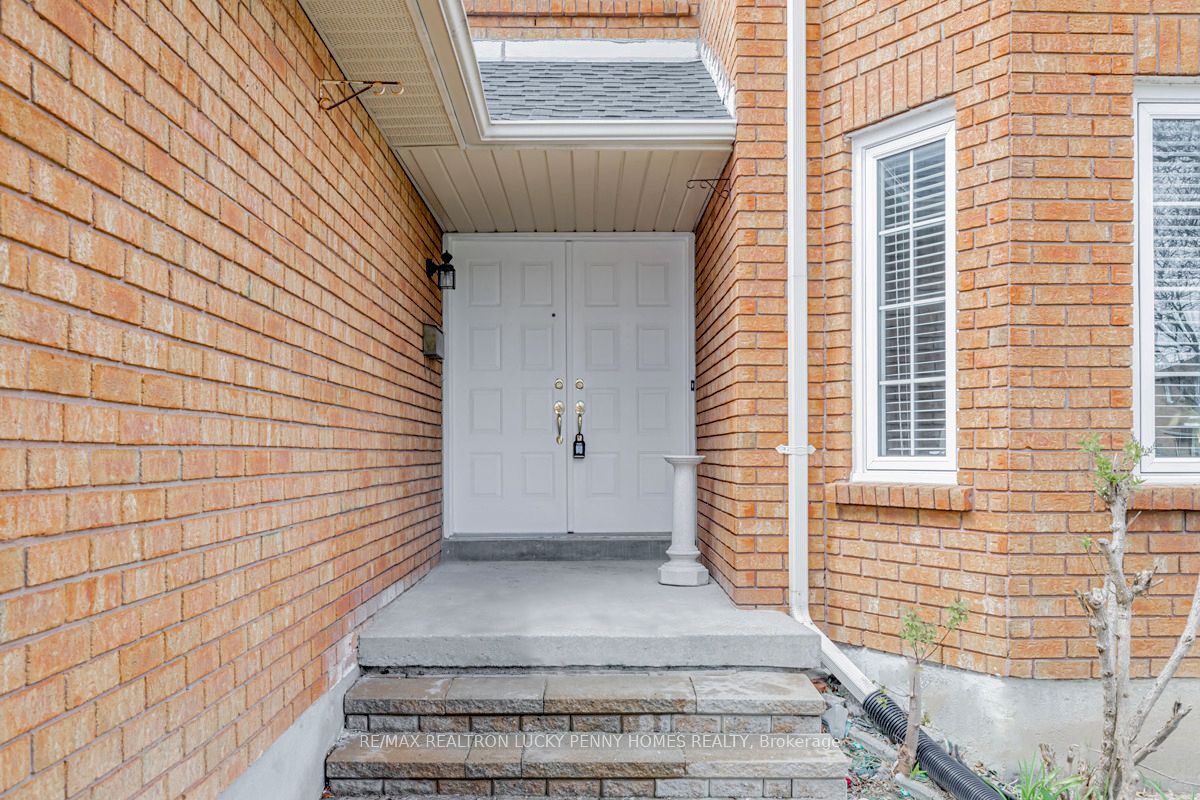 30 Holbrook Crt
