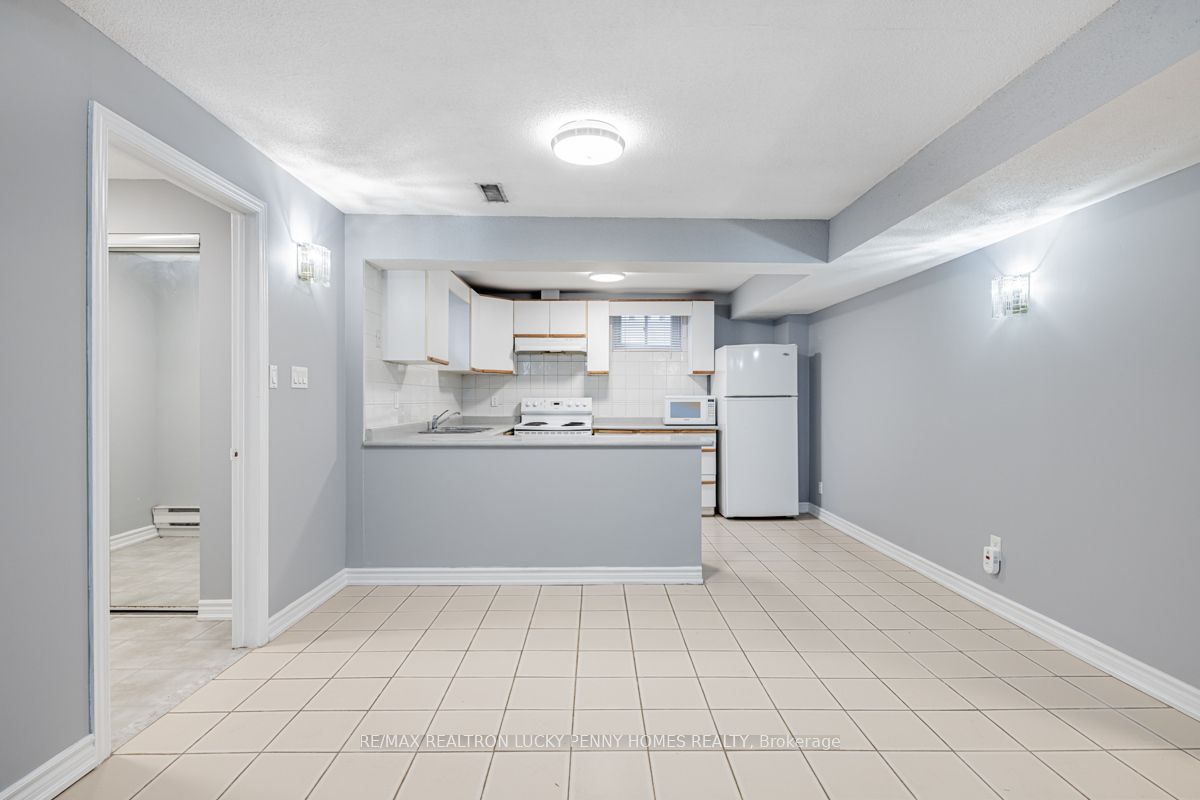 30 Holbrook Crt