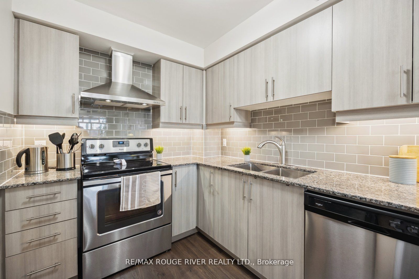 481 Rupert Ave, #405