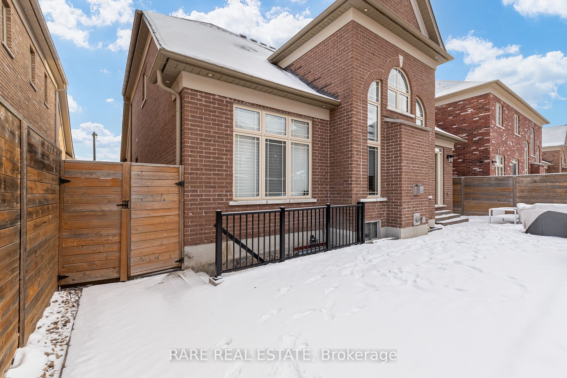 105 Chesney Crescent, #Lower