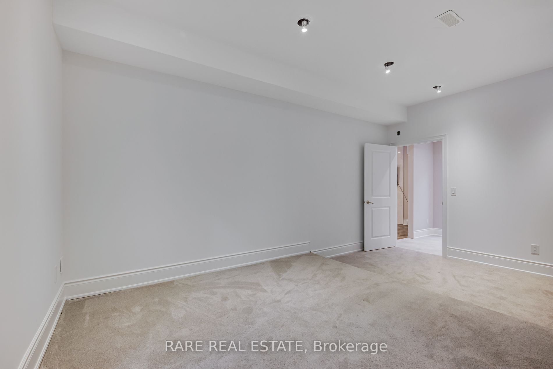 105 Chesney Crescent, #Lower
