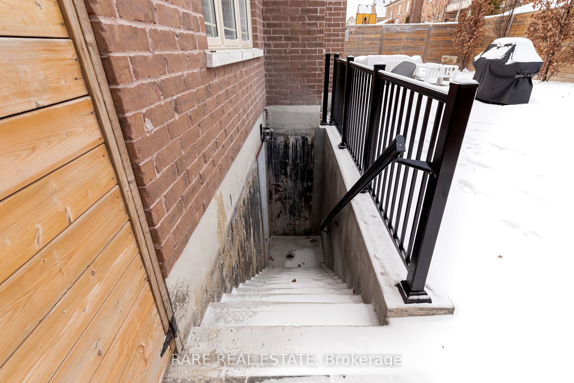 105 Chesney Crescent, #Lower