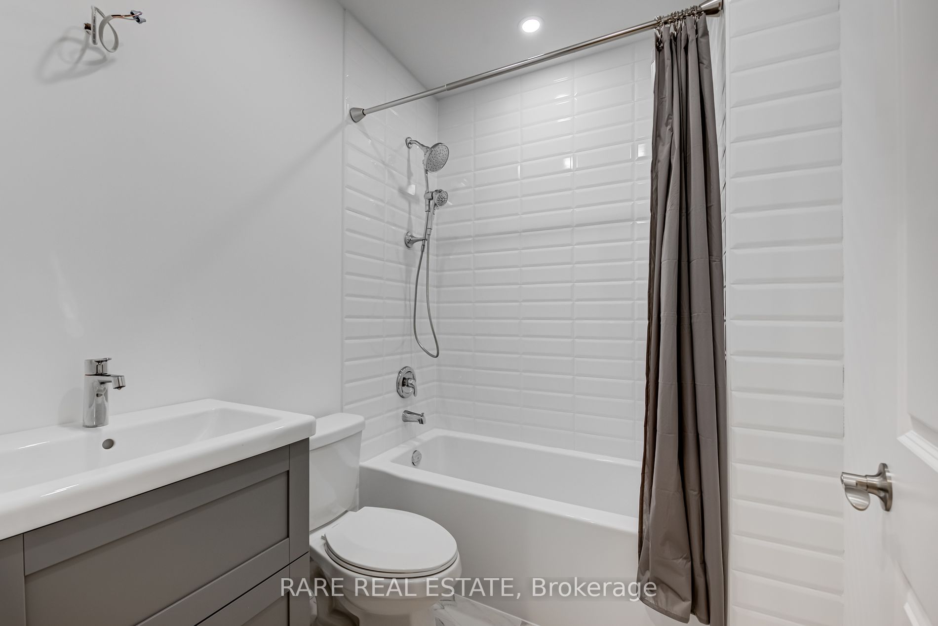 105 Chesney Crescent, #Lower