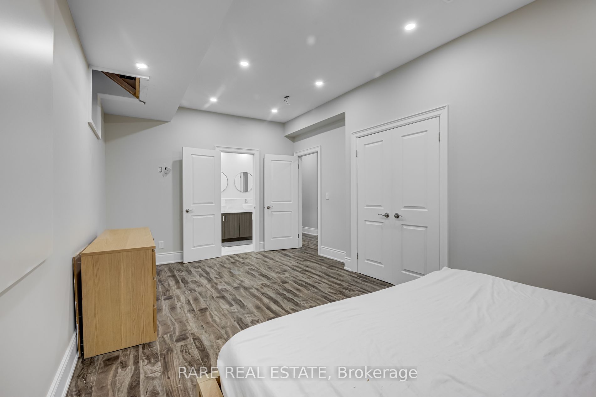 105 Chesney Crescent, #Lower
