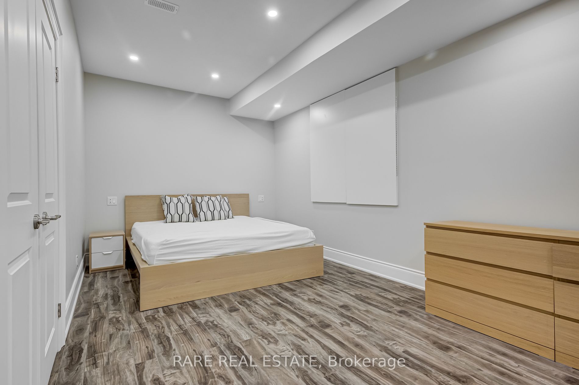 105 Chesney Crescent, #Lower