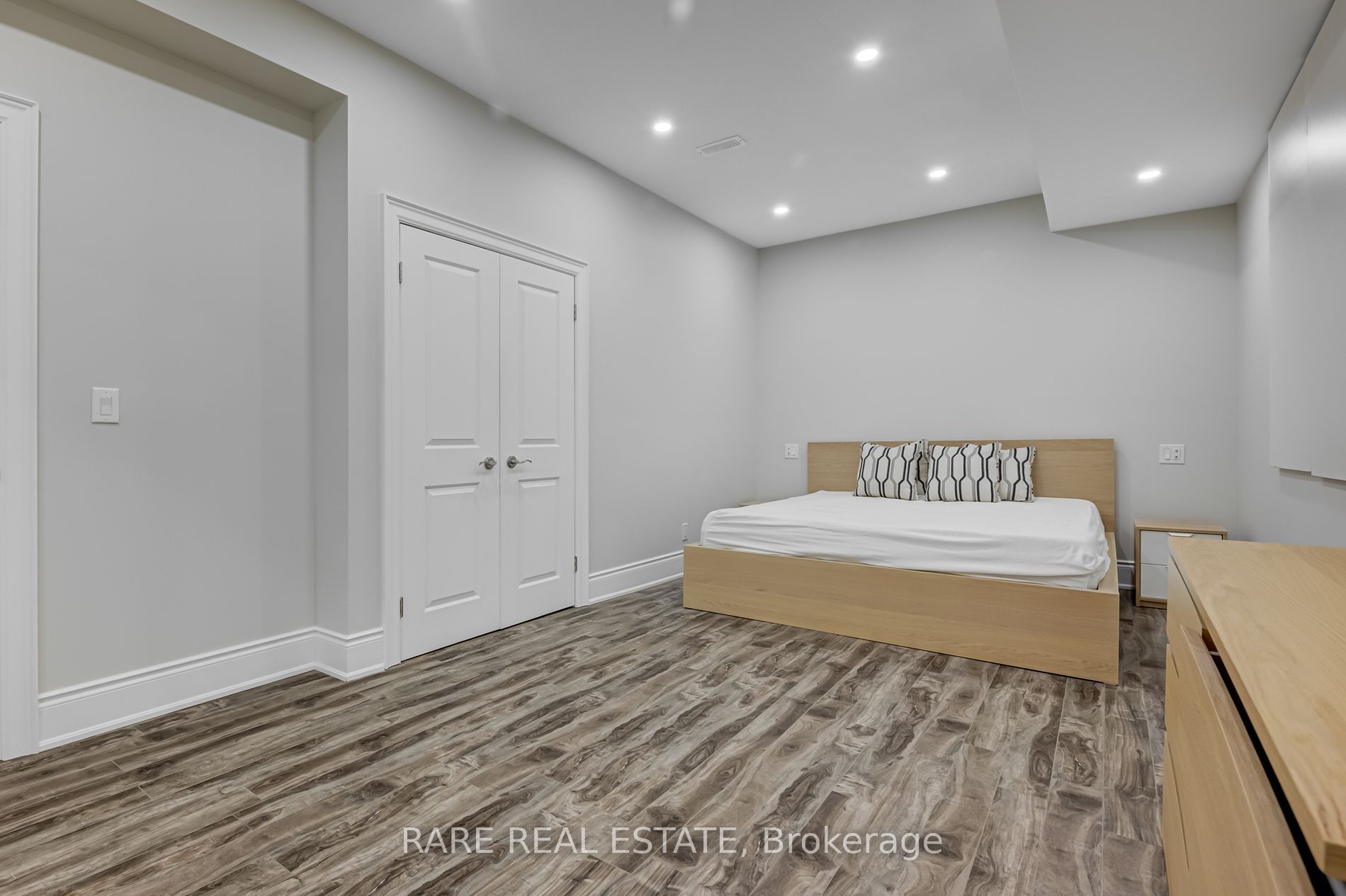 105 Chesney Crescent, #Lower