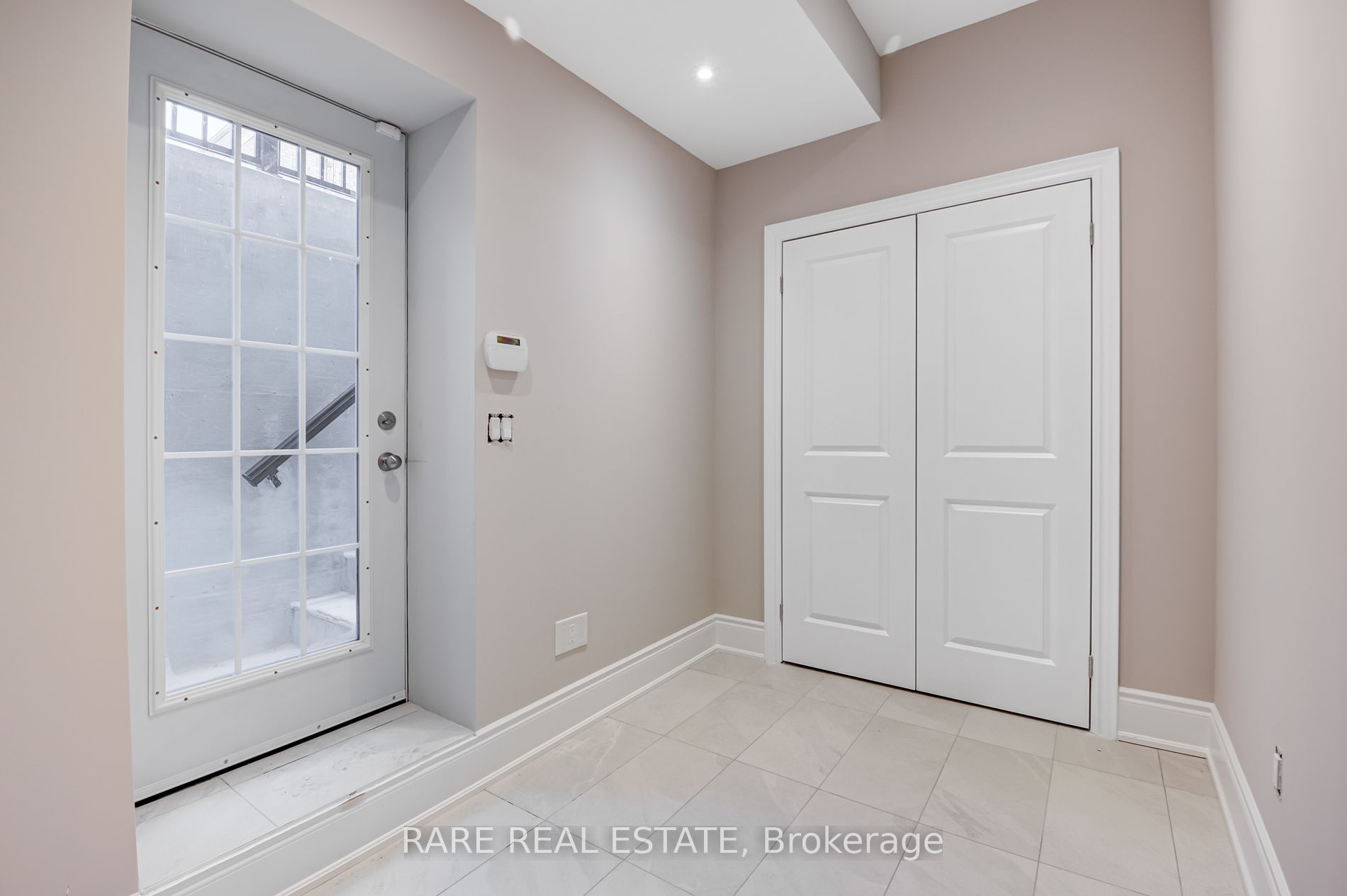105 Chesney Crescent, #Lower