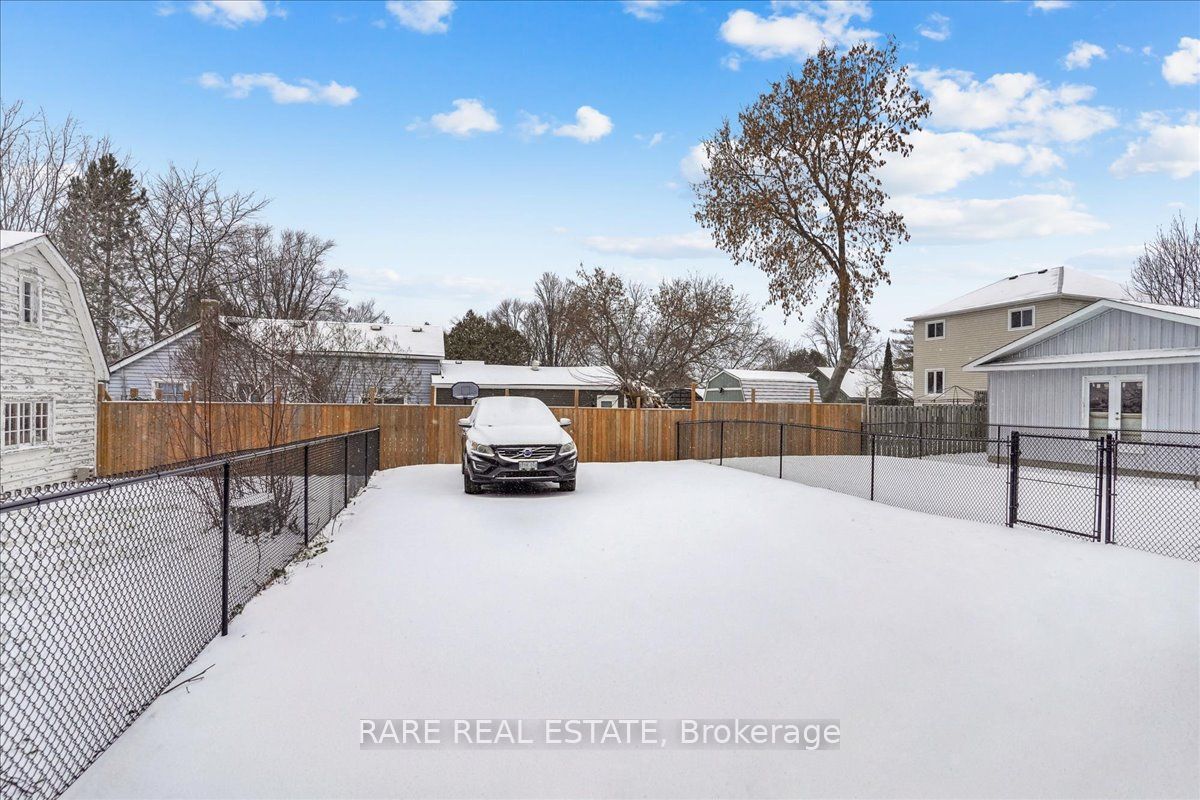 944 Lake Drive E