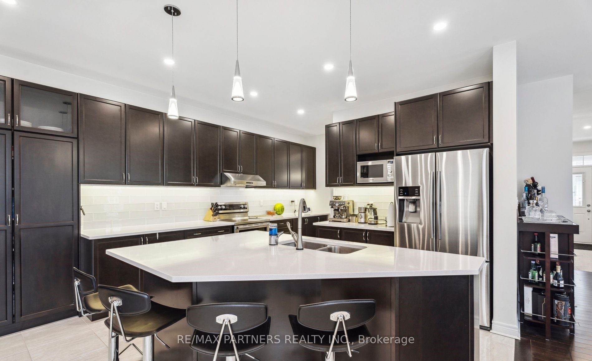 2 Portia St