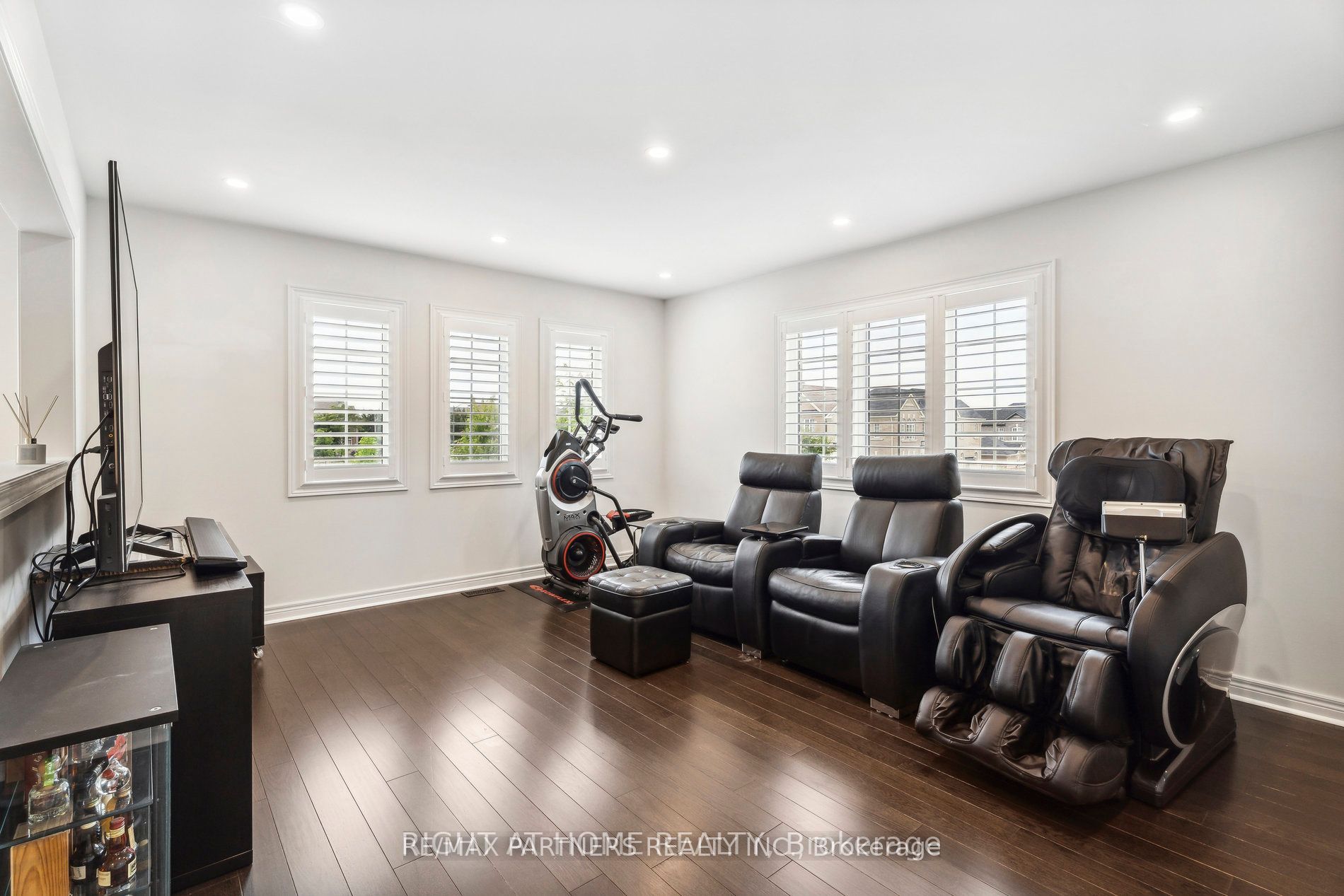 2 Portia St