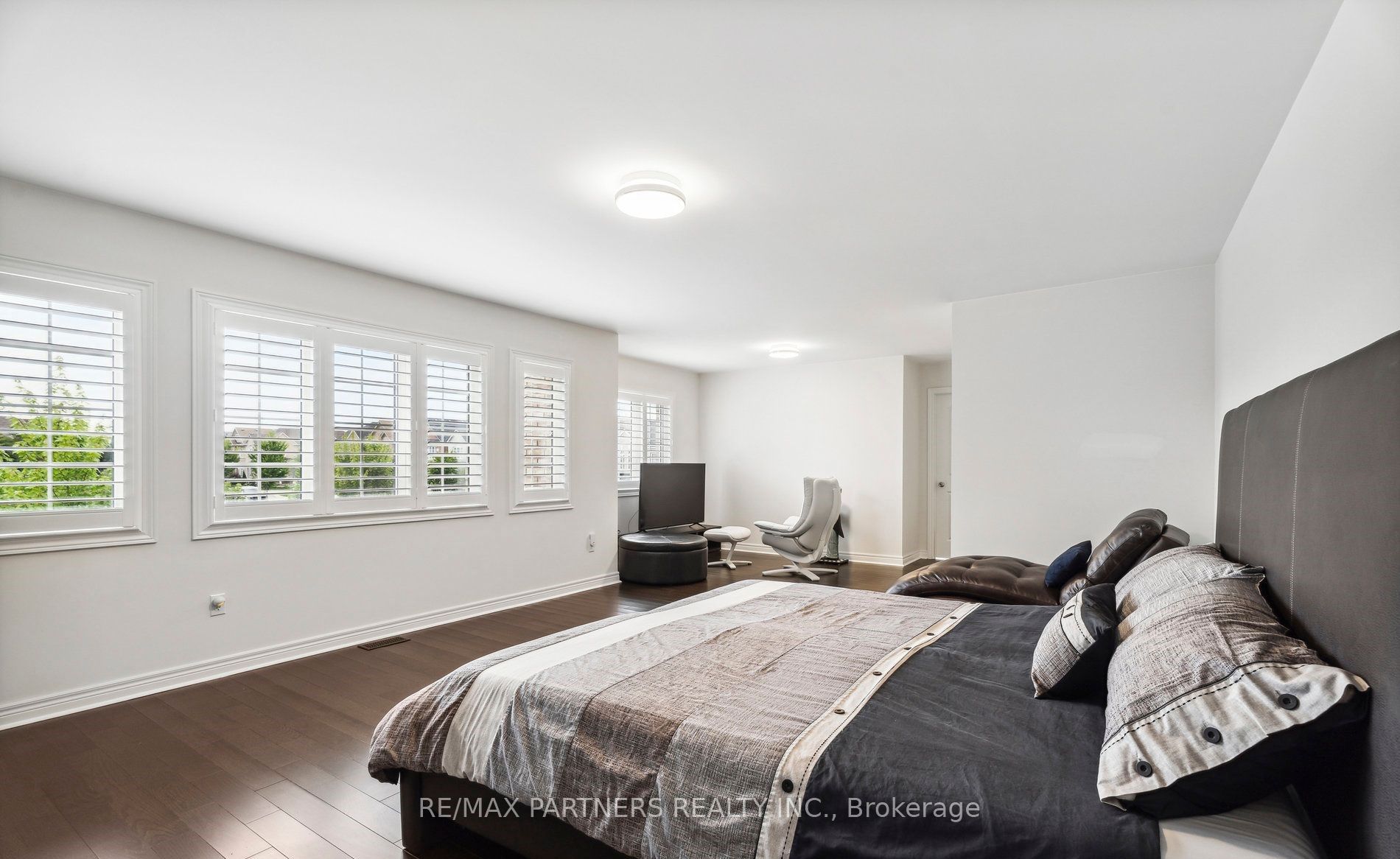 2 Portia St