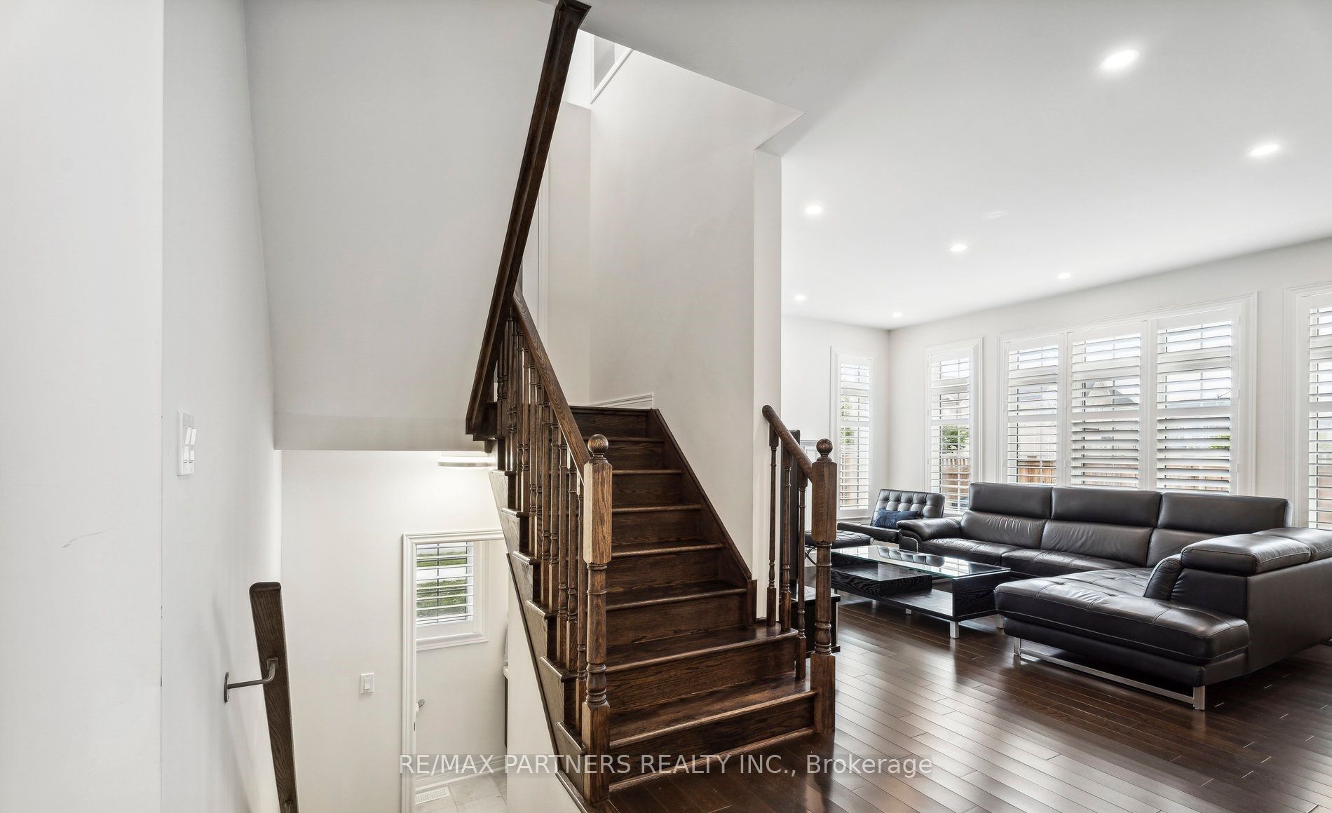 2 Portia St