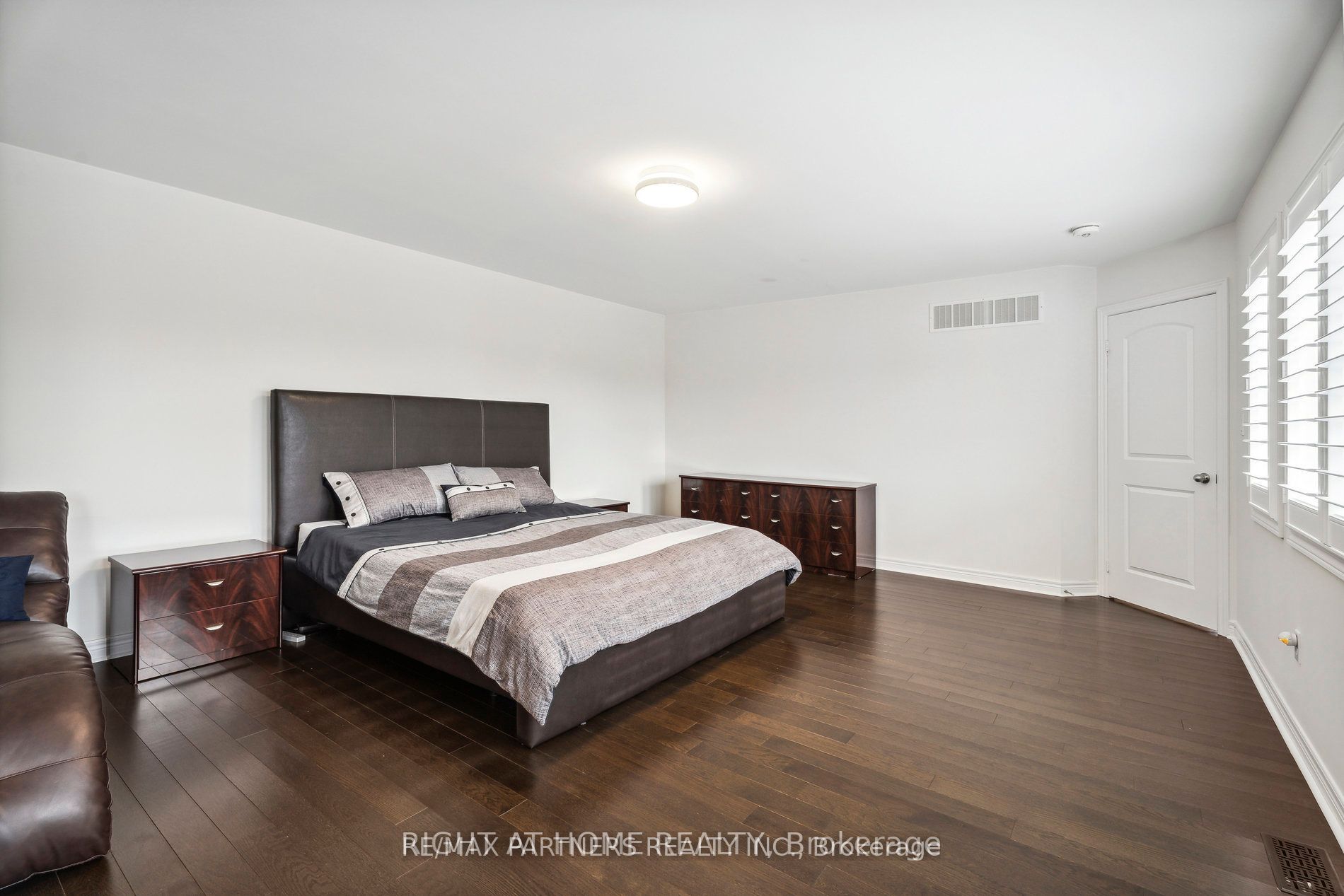 2 Portia St