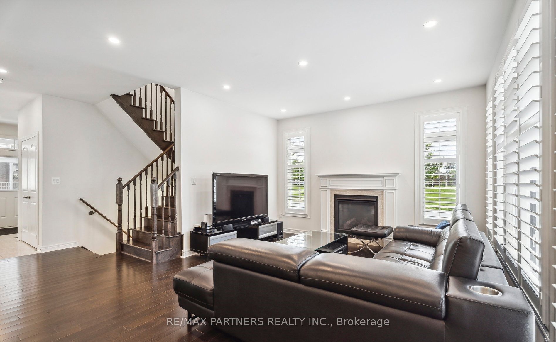 2 Portia St