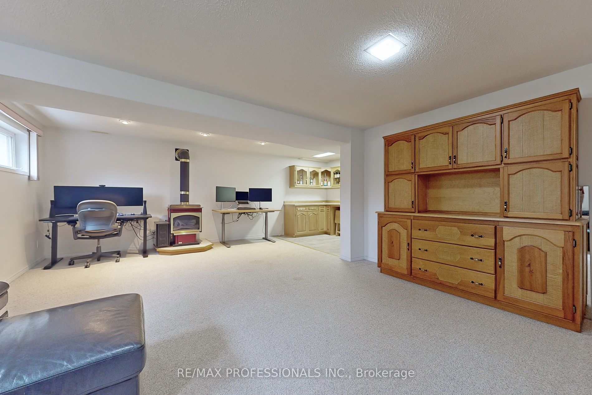 6 Carolyne St
