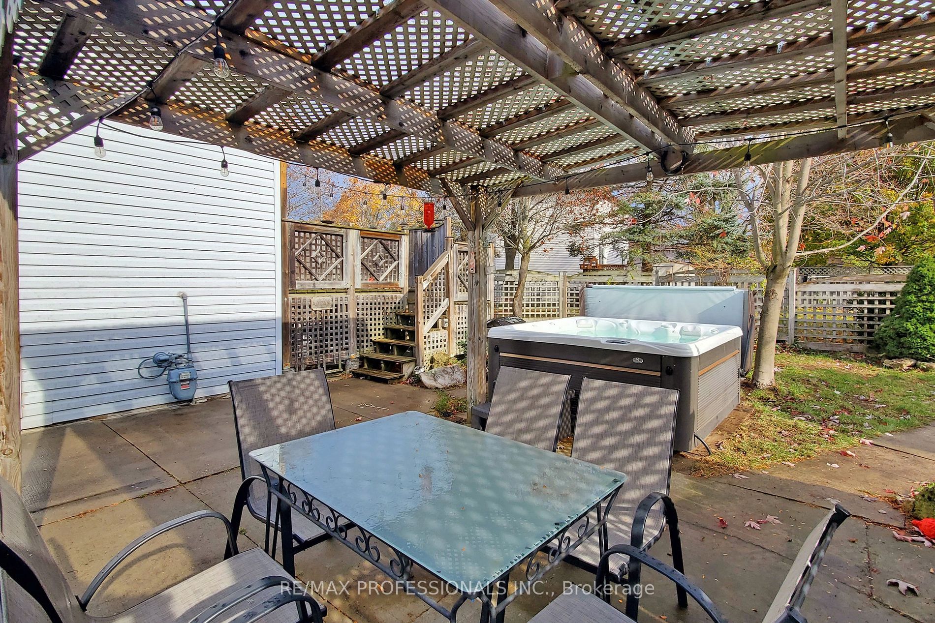 6 Carolyne St