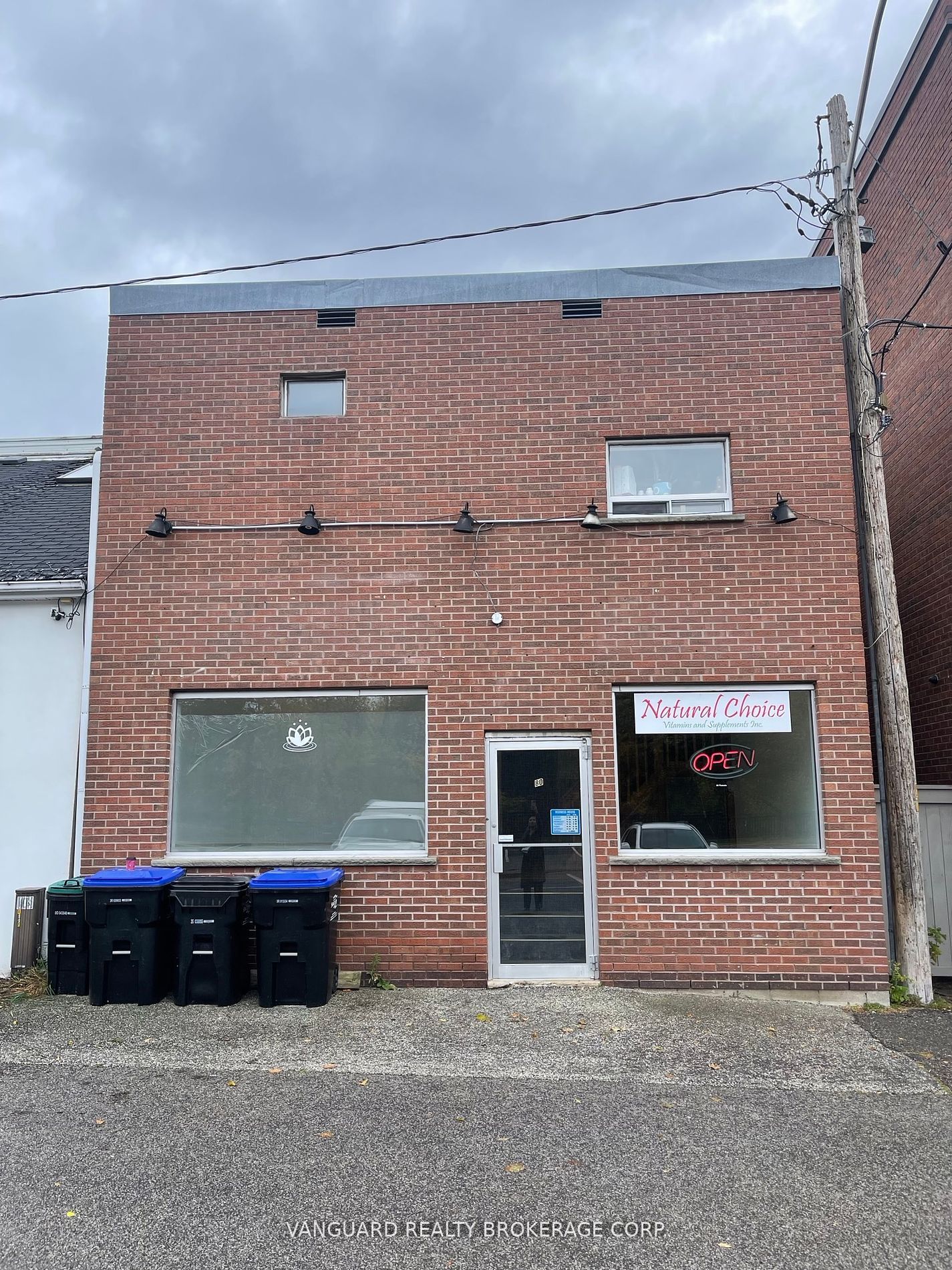 80 Victoria St W