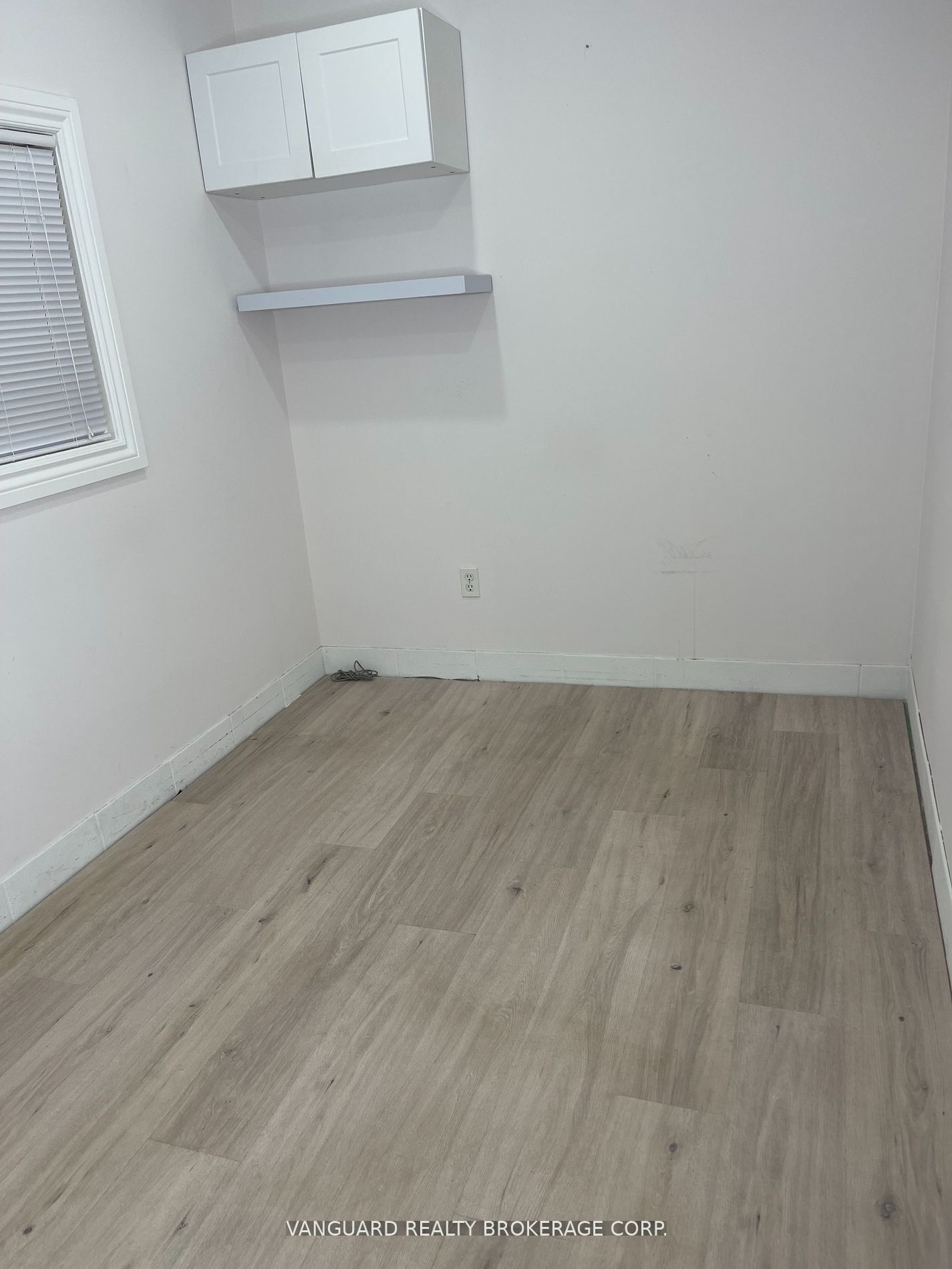 80 Victoria St W