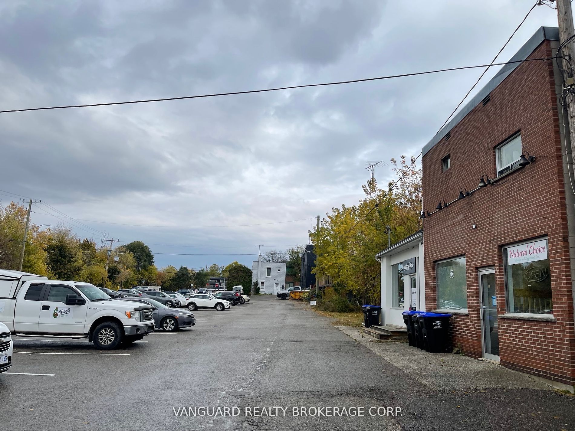 80 Victoria St W