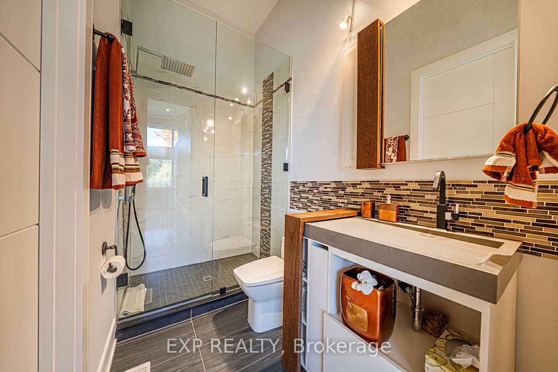 5 Birch Knoll Road