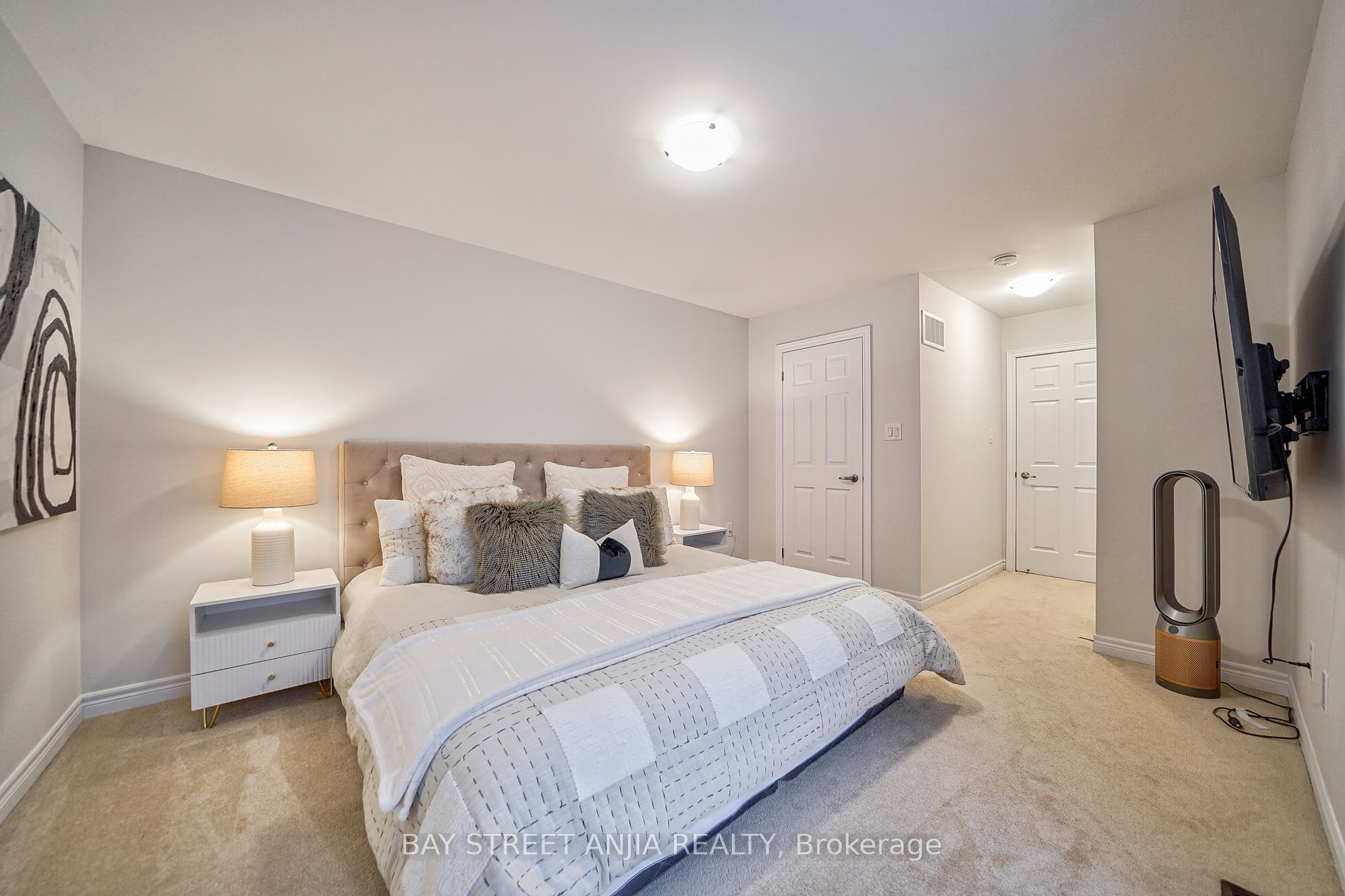18 Waterleaf Rd