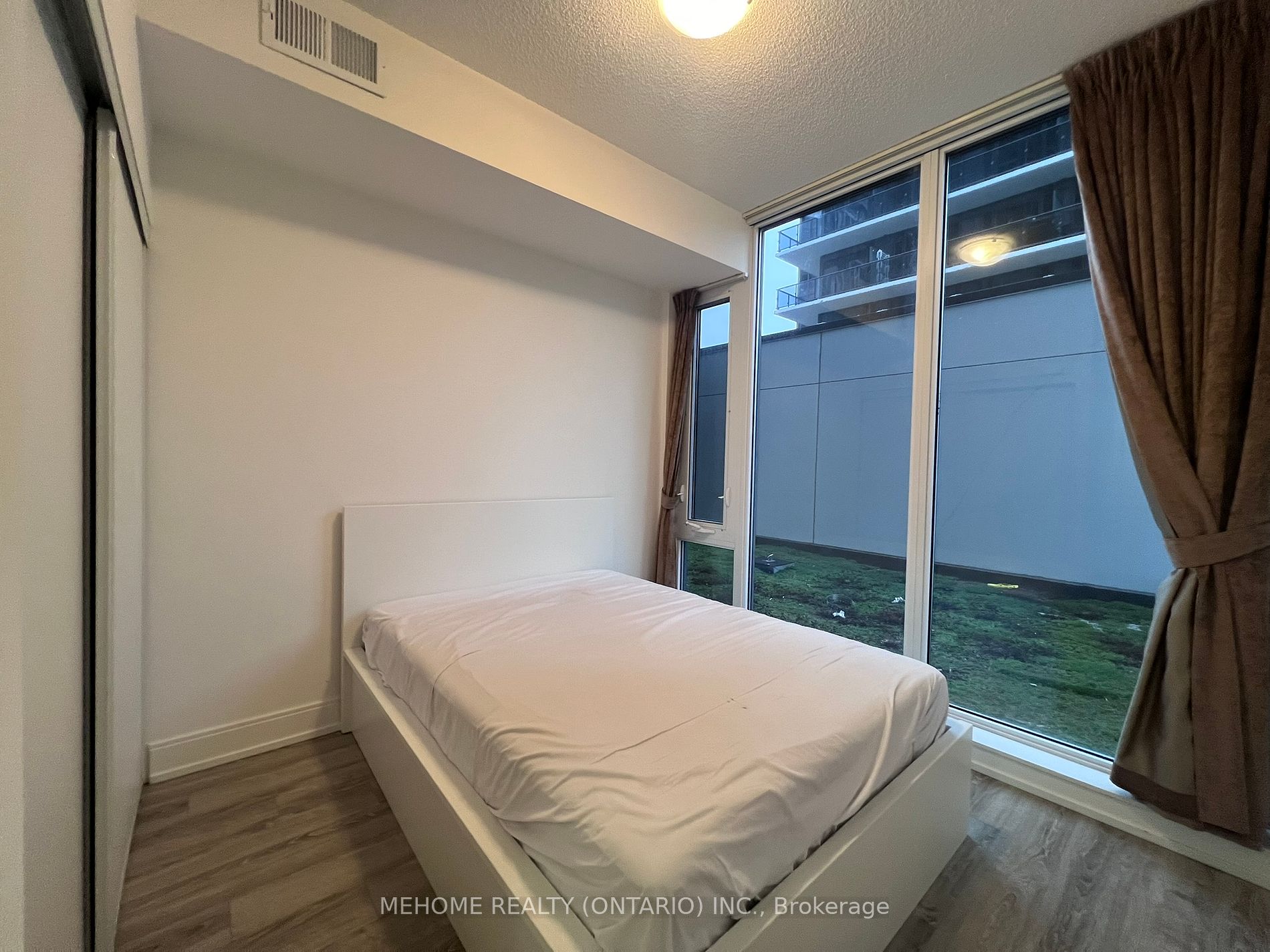9600 Yonge Street #218B