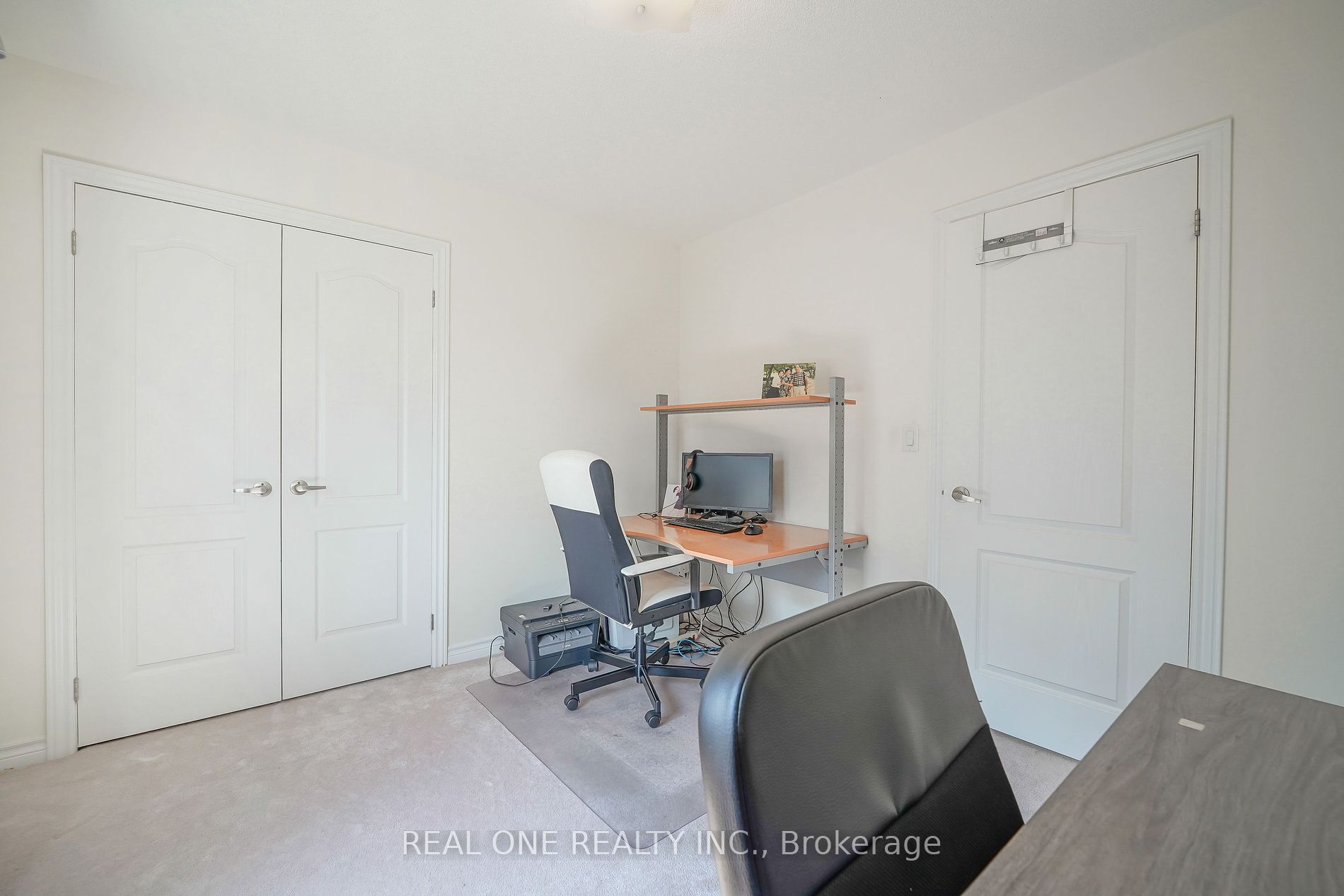 91 Living Cres