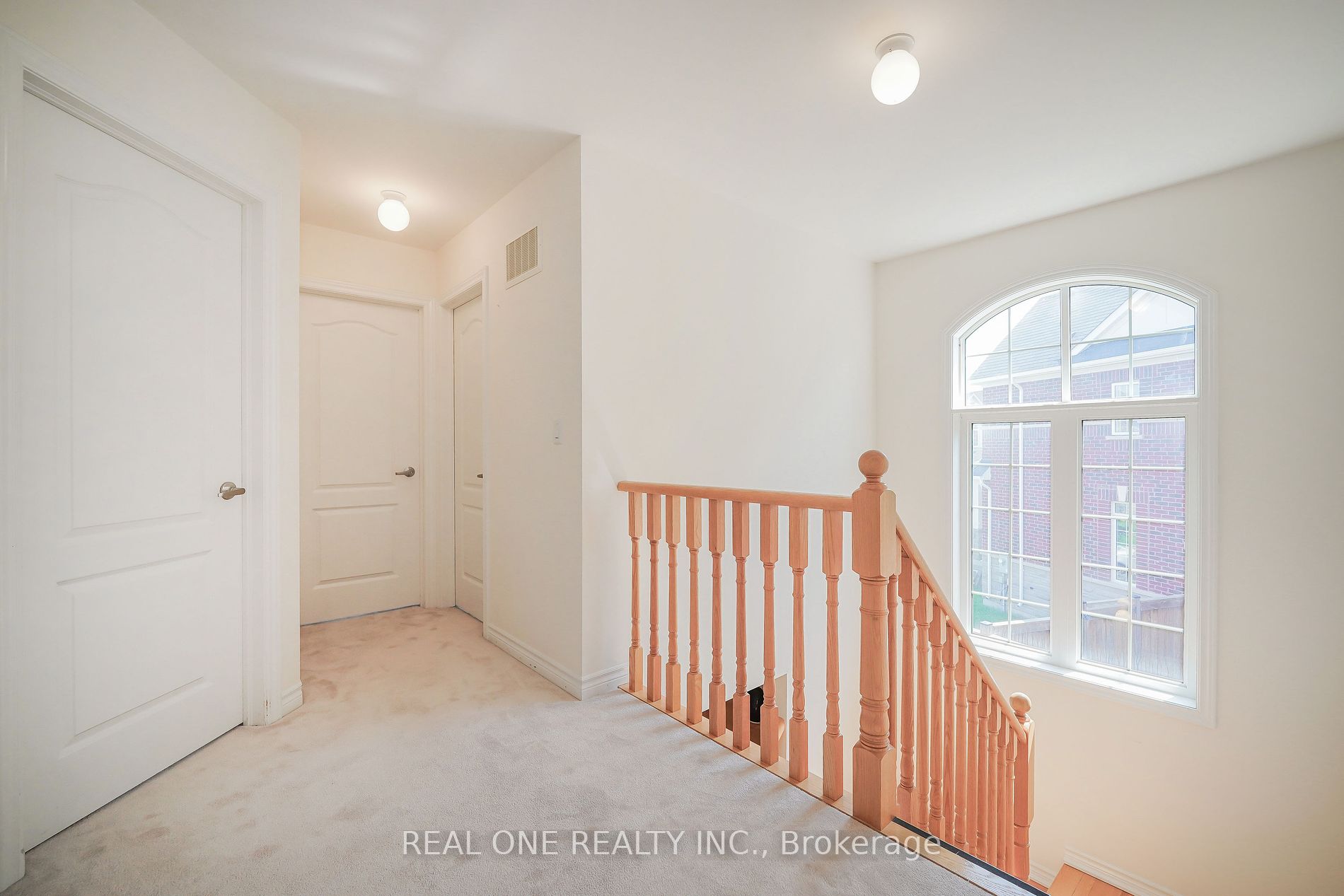 91 Living Cres