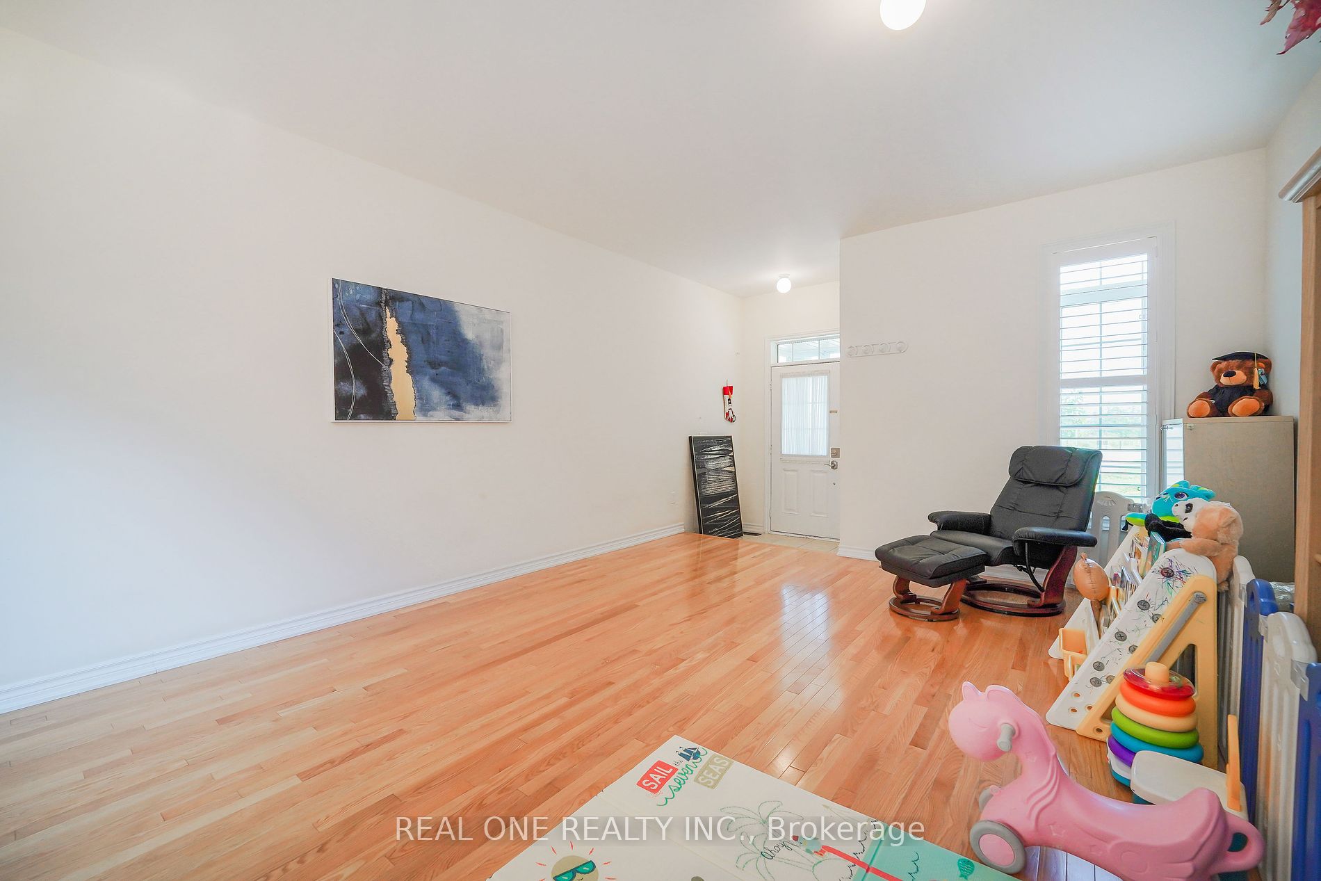 91 Living Cres