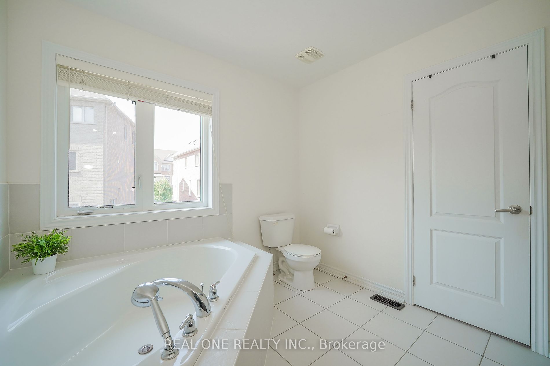91 Living Cres
