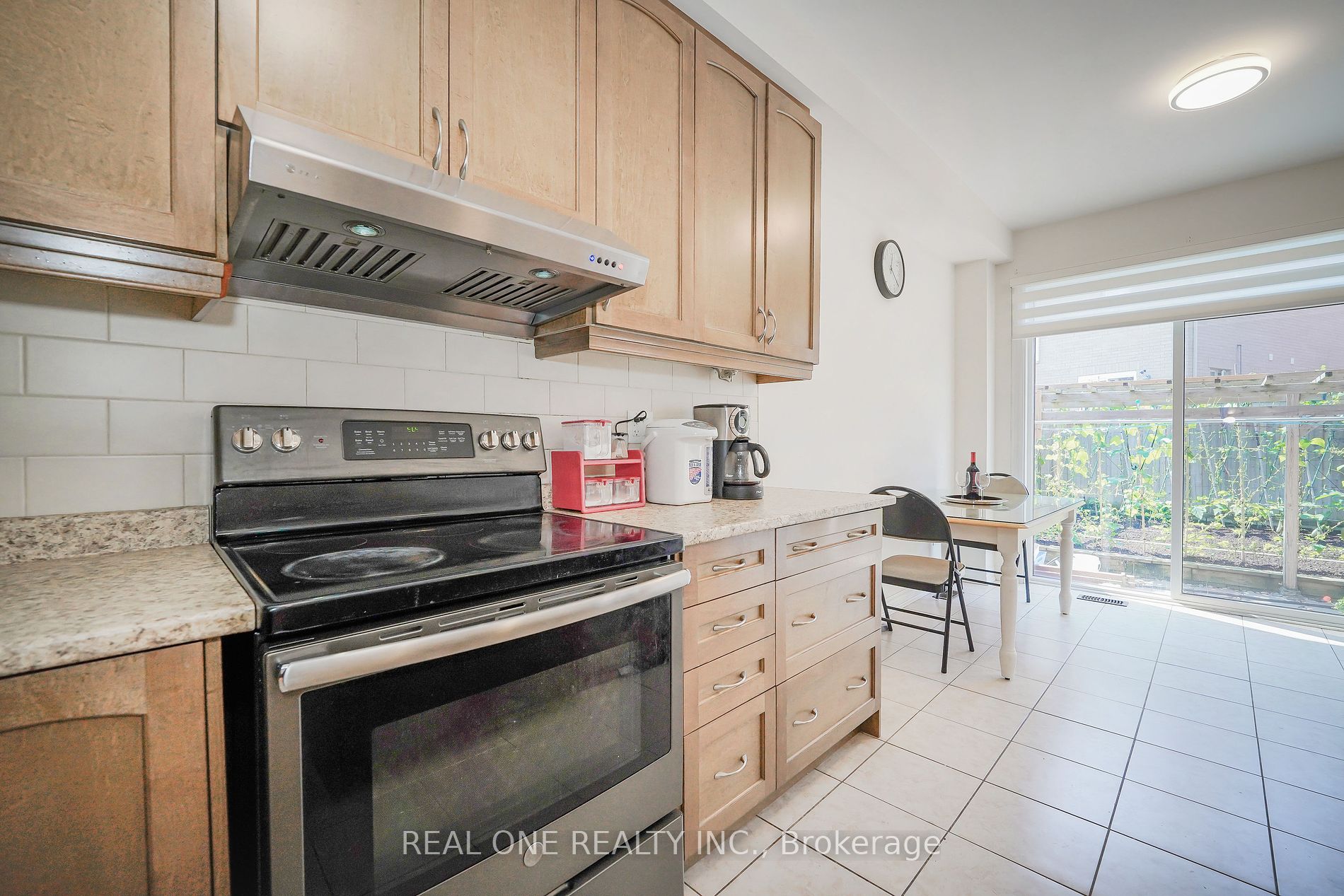91 Living Cres