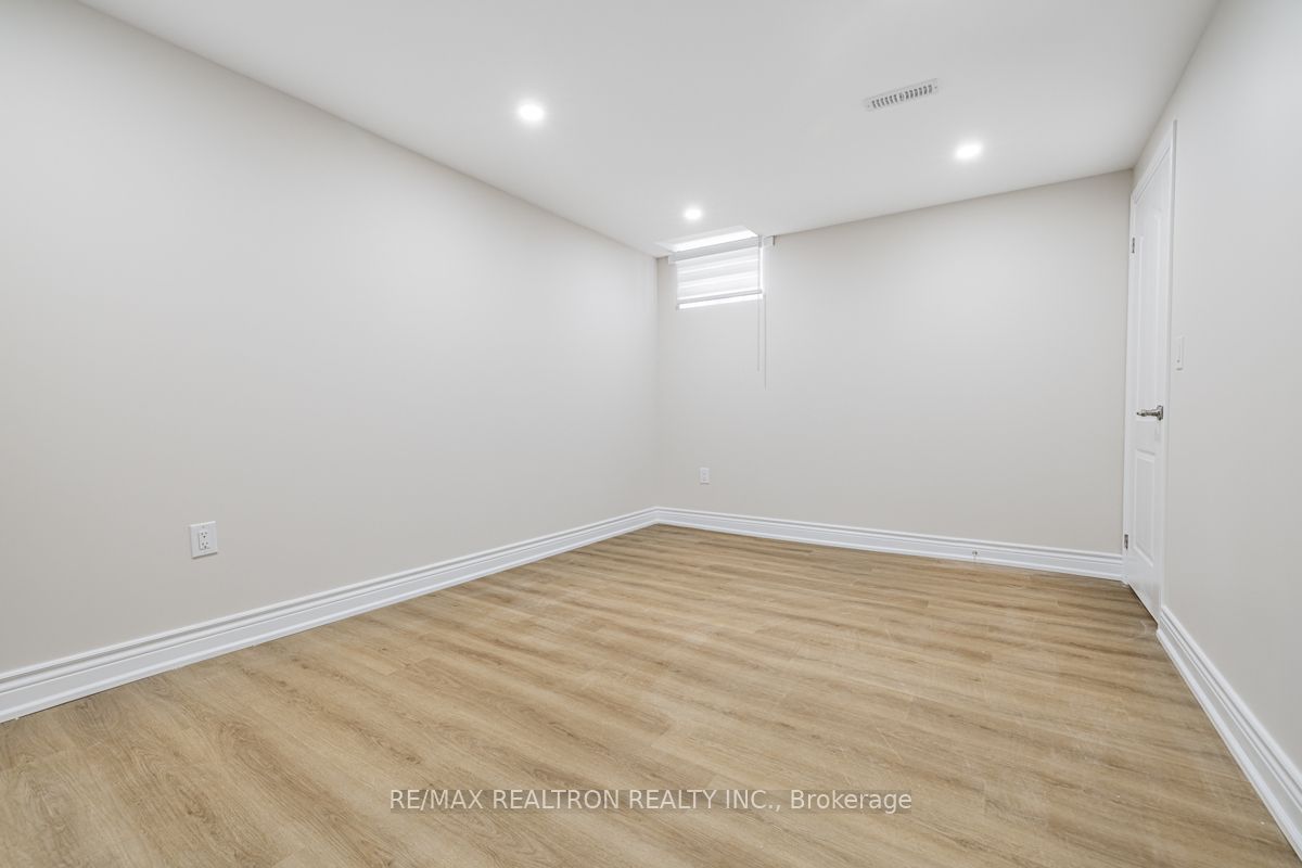 103 Beverley Glen Boulevard
