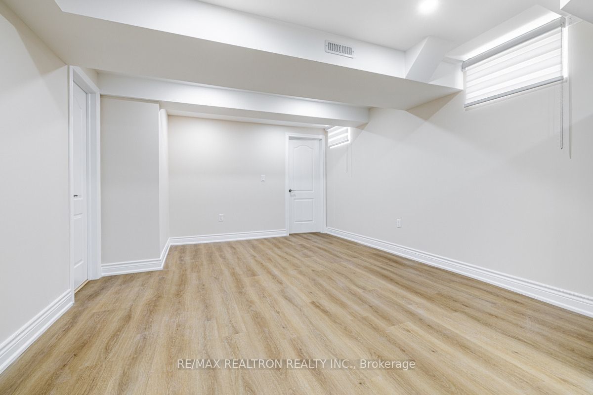 103 Beverley Glen Boulevard