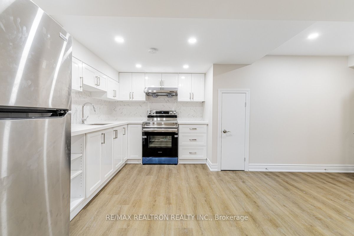 103 Beverley Glen Boulevard