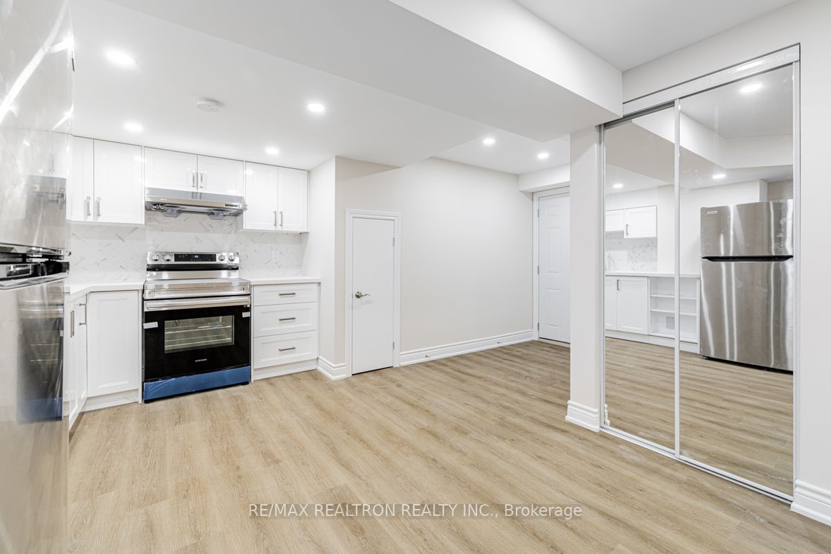 103 Beverley Glen Boulevard