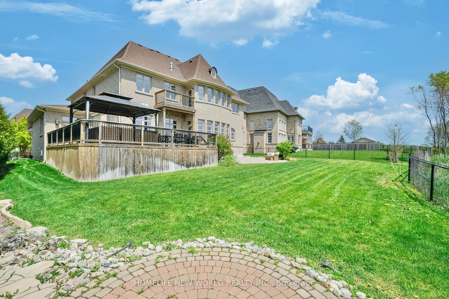 98 Carisbrooke Circ