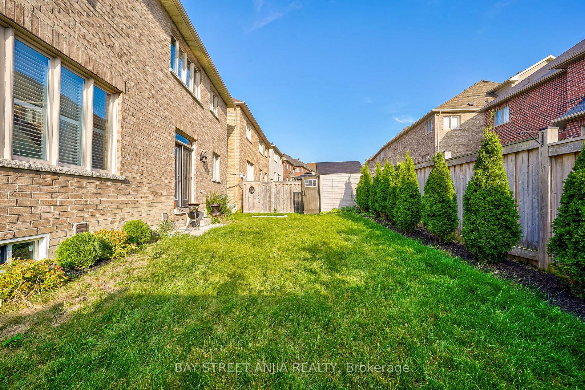 1002 Sherman Brock Circ