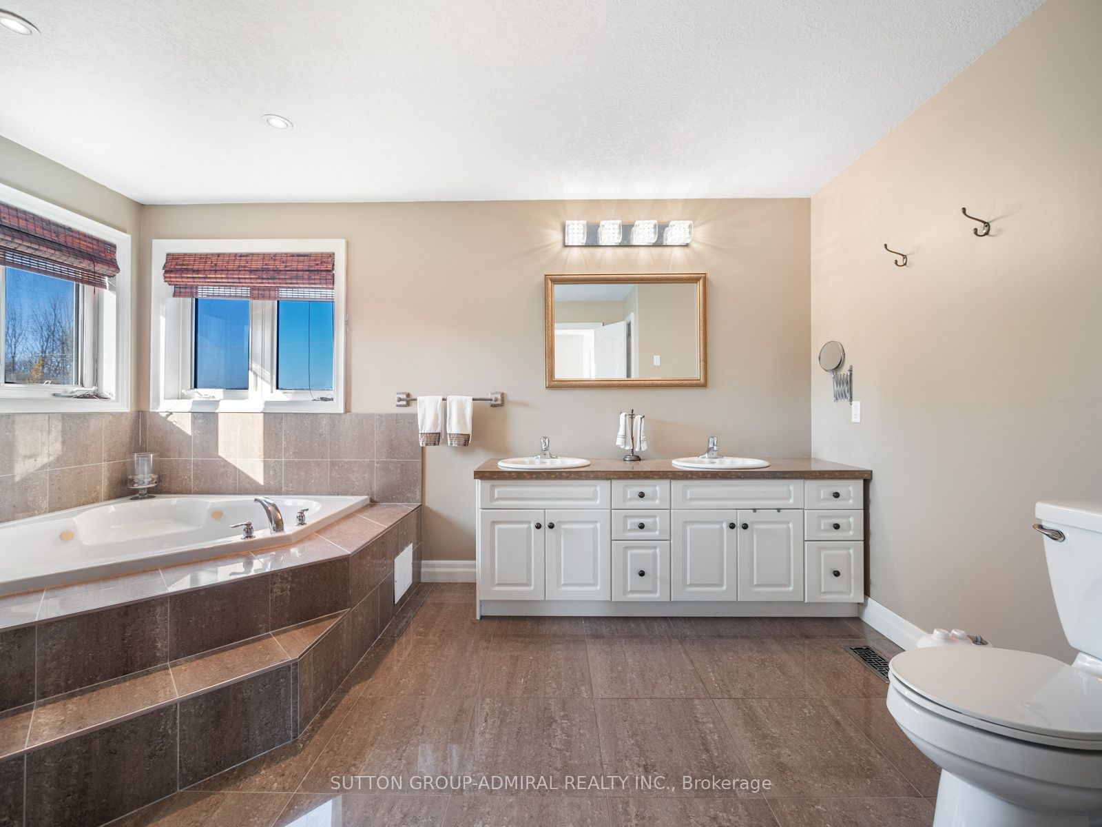 31 Grandview Crescent