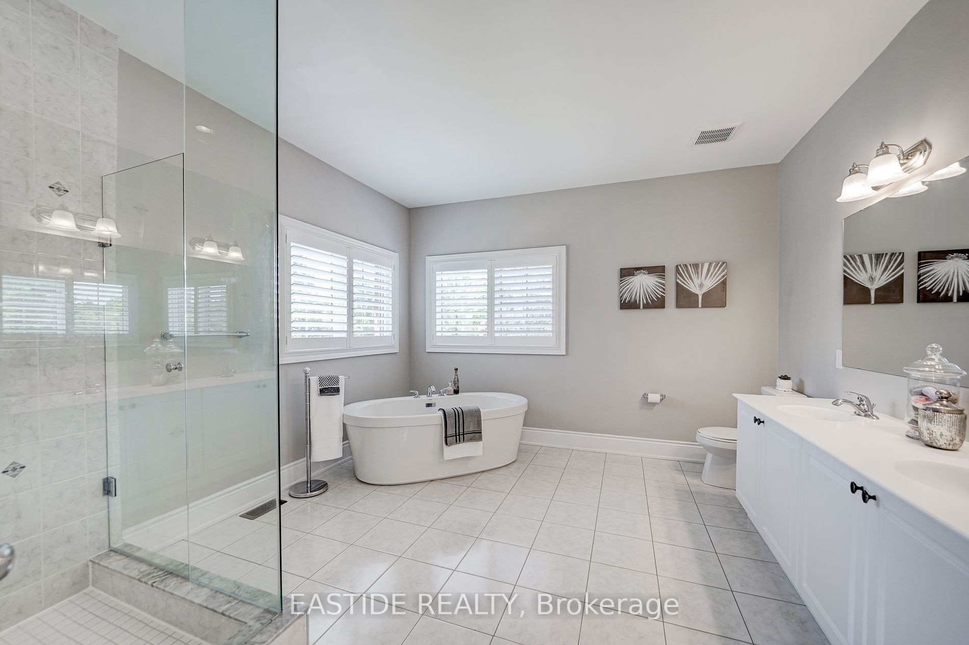 52 Ken Sinclair Cres