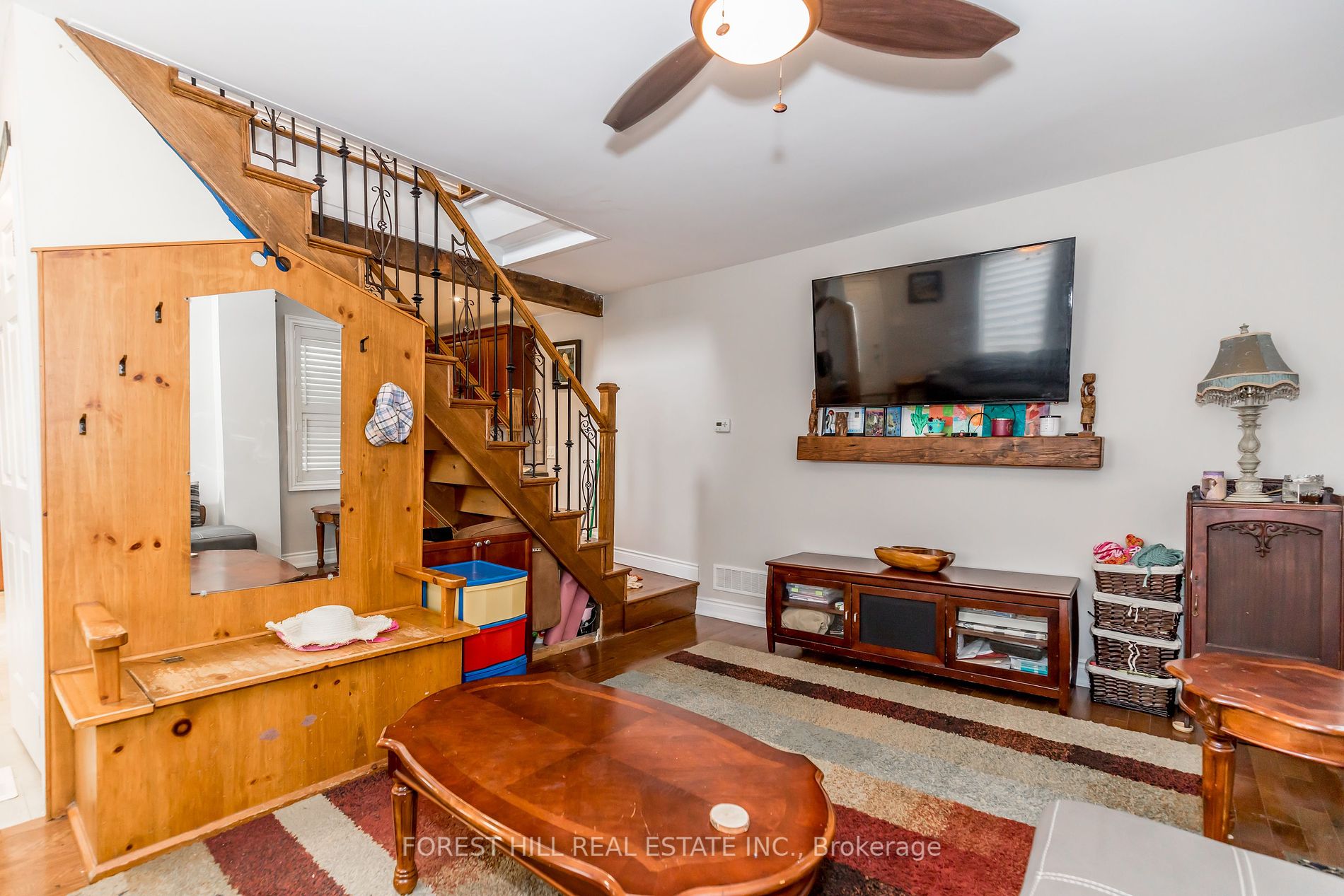 93 John Street E