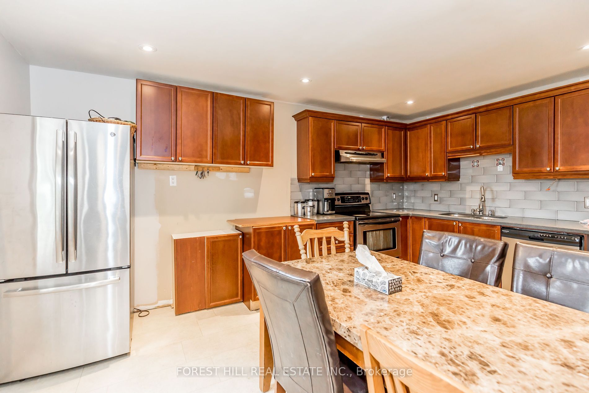93 John Street E