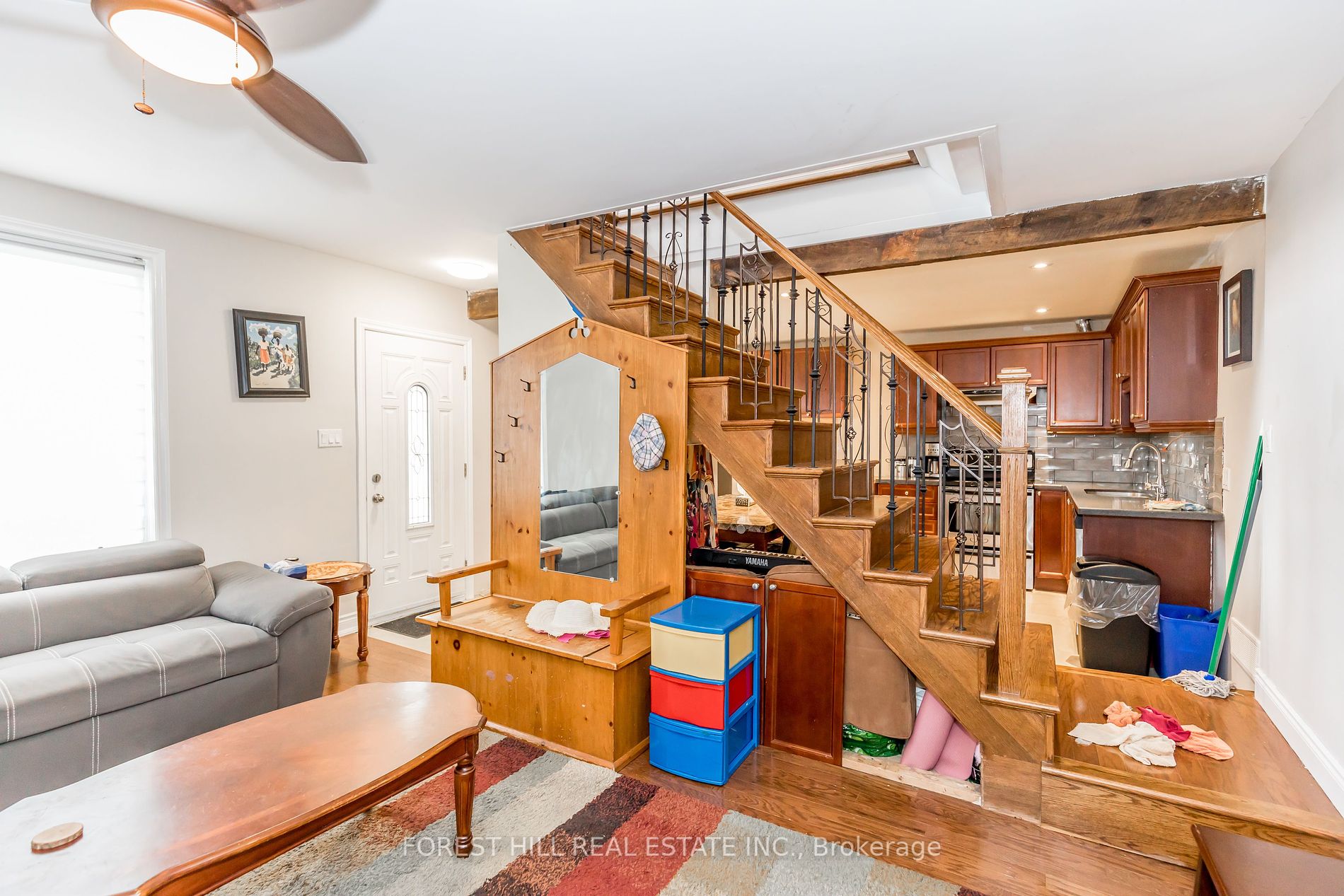93 John Street E