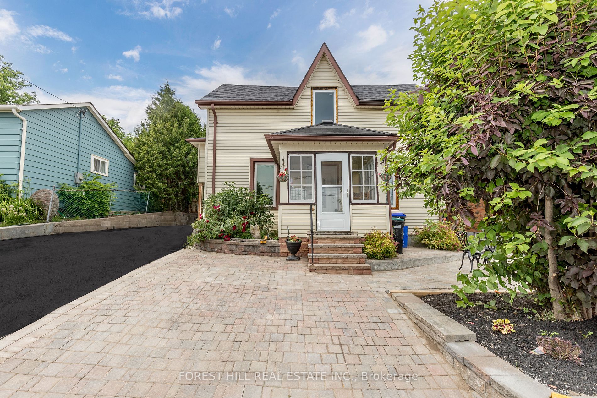 93 John Street E