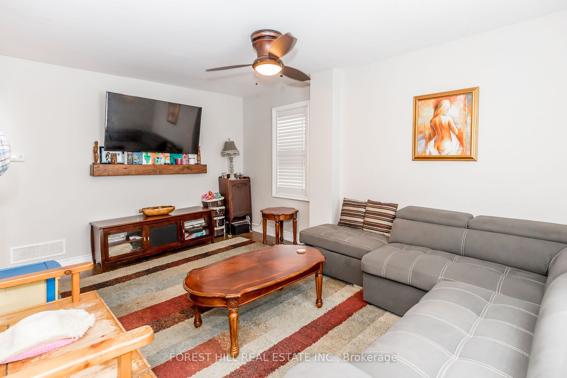 93 John Street E