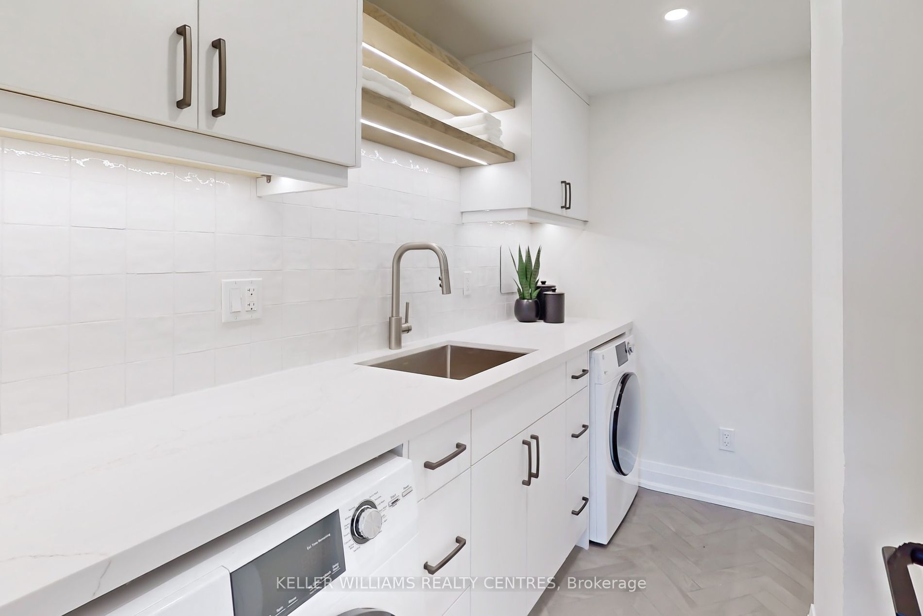 14924 Yonge St, #523