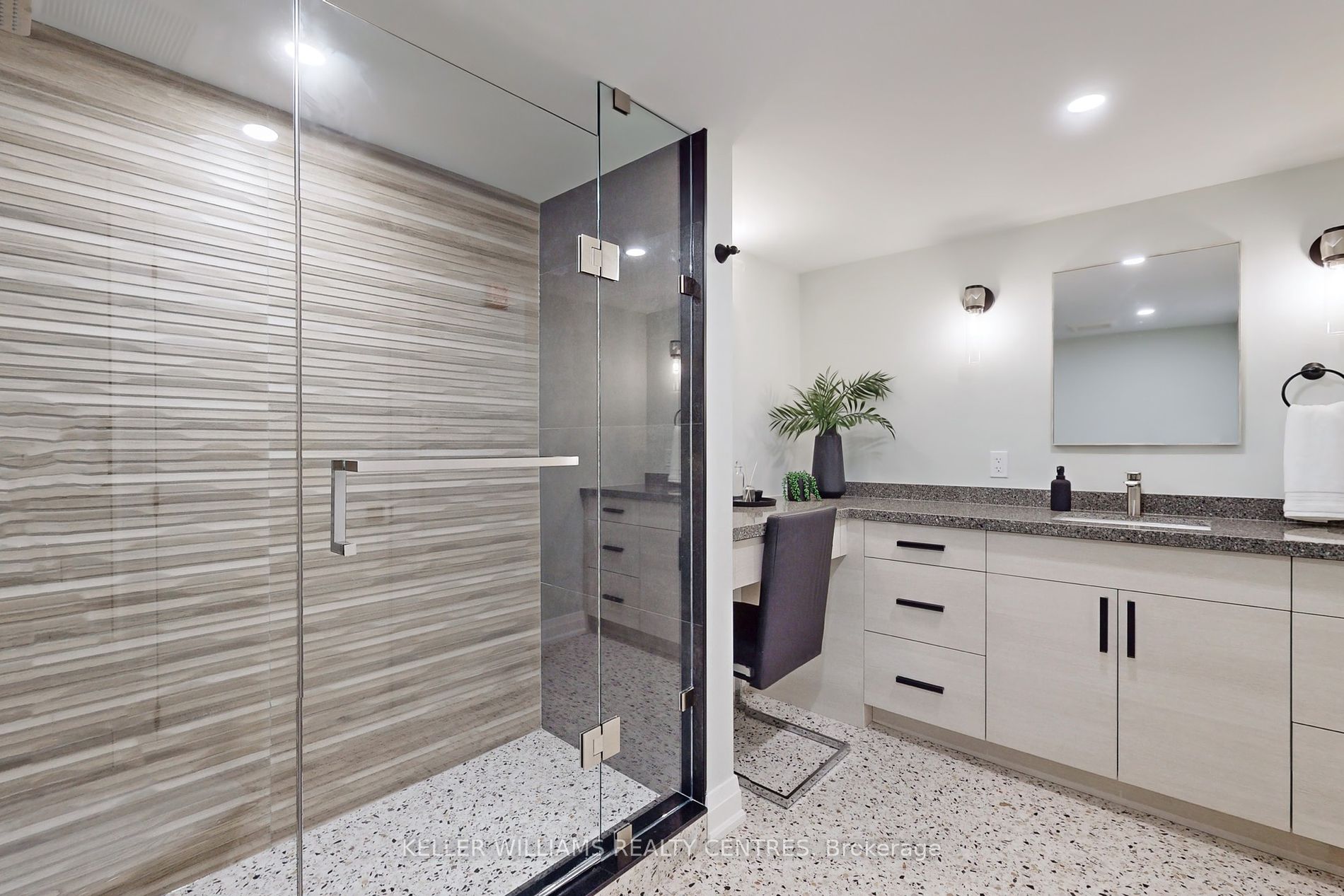 14924 Yonge St, #523