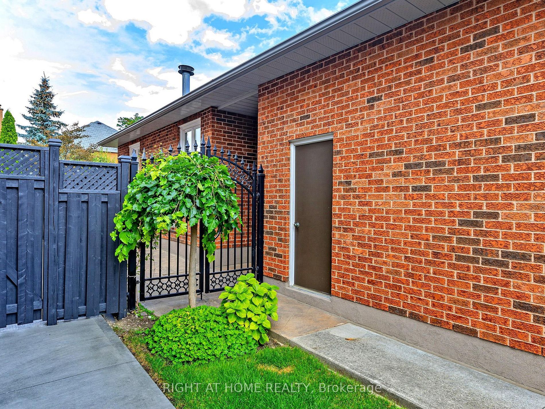 226 Avro Road