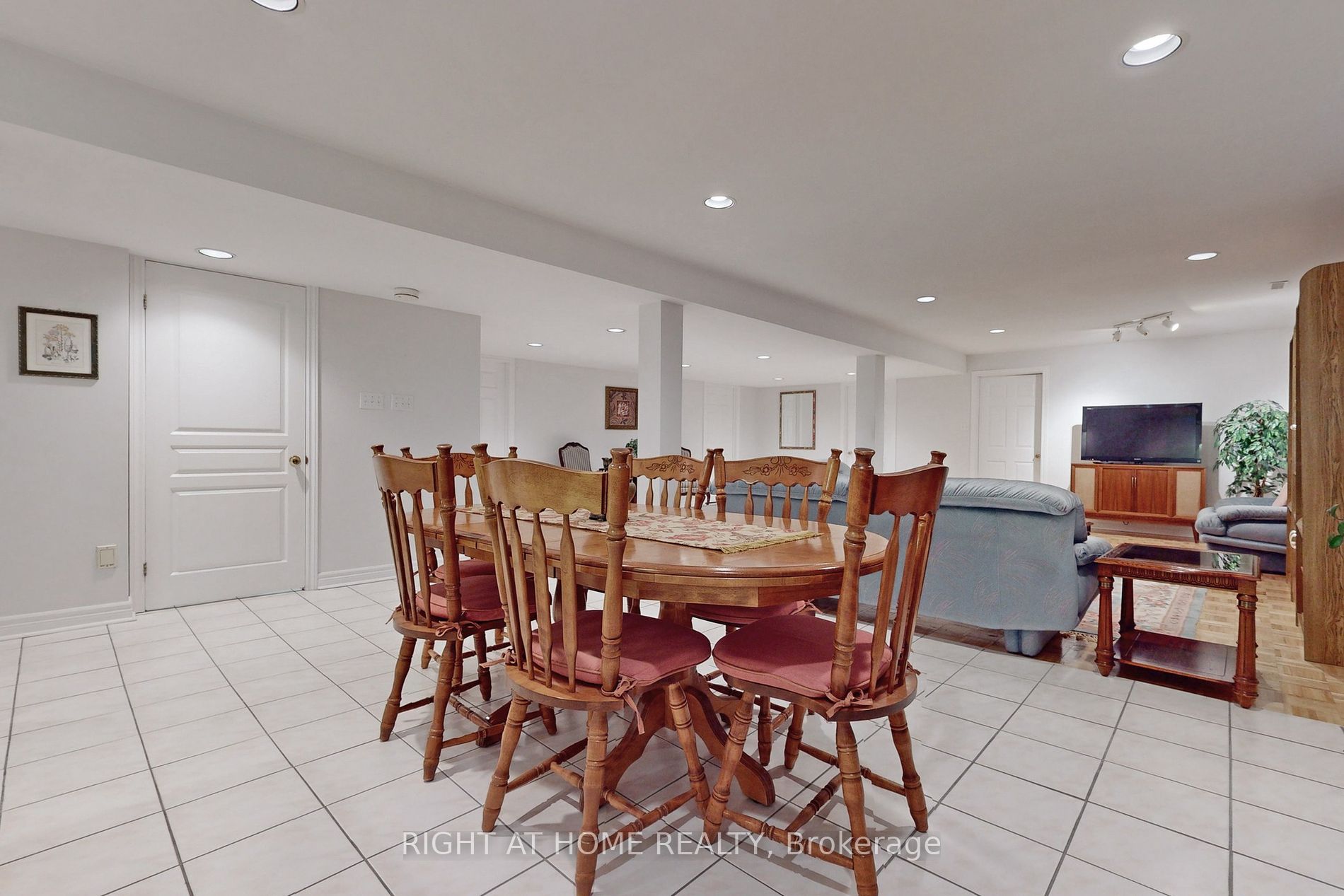 226 Avro Road